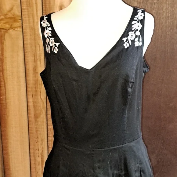 White House Black Market Black and White Floral Dress - Picture 3 of 6